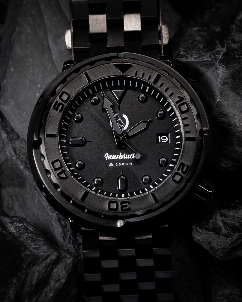 exclusive-watch-black